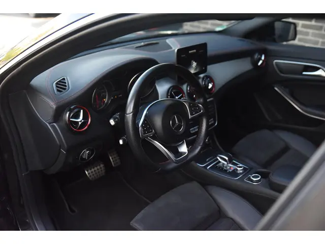 Mercedes-Benz CLA AMG 45 4MATIC 2017 Benzine 7