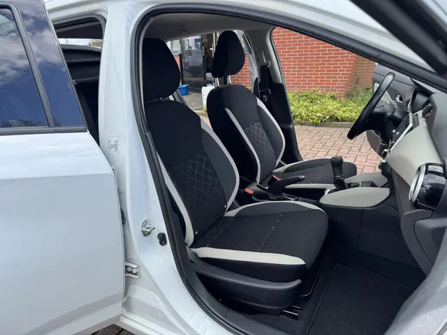 Nissan Micra 0.9 IG-T Tekna 2017 Benzine 24