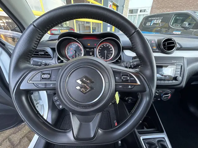 Suzuki Swift 1.2 Comfort Smart Hybrid 2023 Benzine 12