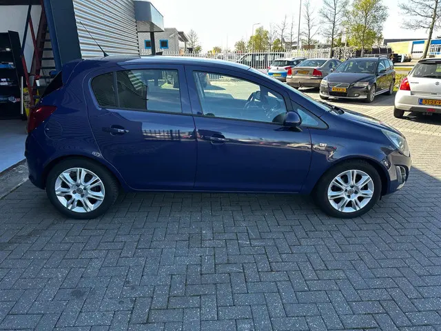 Opel Corsa 1.4-16V BlitZ 2014 Benzine 8