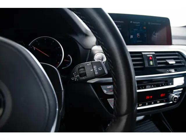 BMW X3 xDrive20i High Executive 2018 Benzine 35