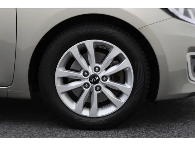 Kia cee'd Sportswagon 1.6 GDI First Edition 2016 Benzine 24