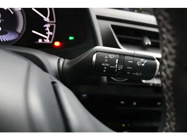 Lexus UX 250h Luxury Line 2022 Hybride Benzine 30