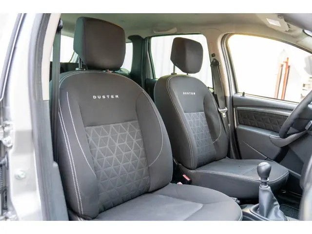 Dacia Duster 1.2 TCe 4x2 Lauréate 2015 Benzine 23