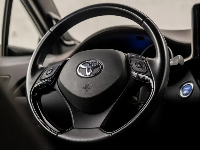 Toyota C-HR 1.8 Hybrid Sport 2018 Hybride Benzine 18