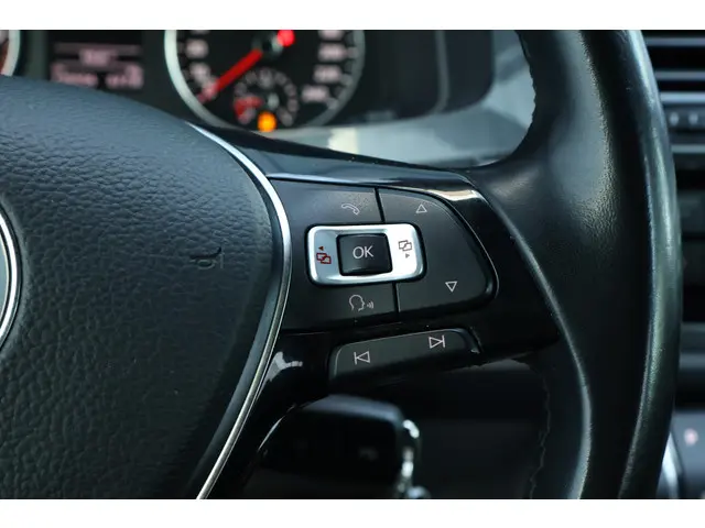 Volkswagen Transporter 2.0 TDI L2H1 Highline 2019 Diesel 31