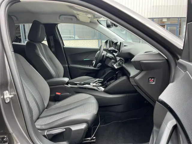 Peugeot 2008 1.2 PureTech Allure Pack 2021 Benzine 29