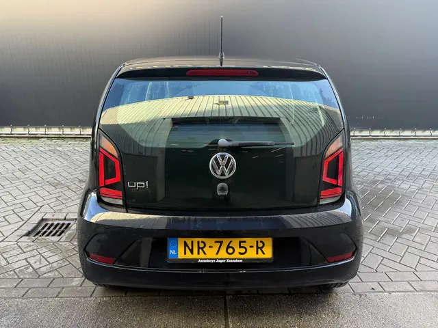 Volkswagen up! 1.0 BMT move up! 2017 Benzine 7