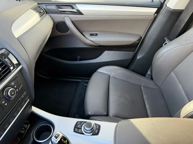 BMW X3 xDrive20i High Executive 2012 Benzine 36