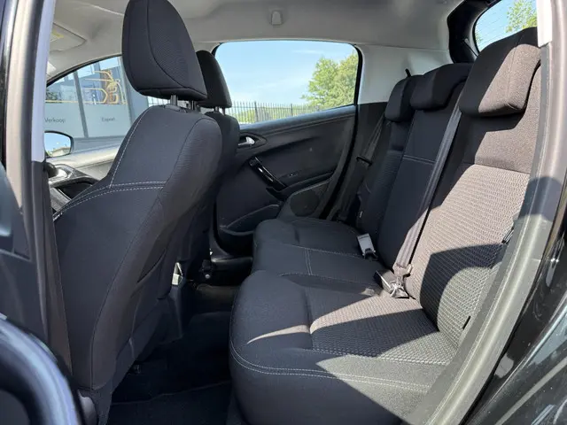 Peugeot 208 1.2 PureTech Allure 2016 Benzine 9