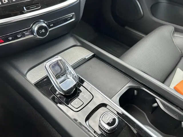 Volvo V60 2.0 B4 Ultra Dark 2024 Benzine 25