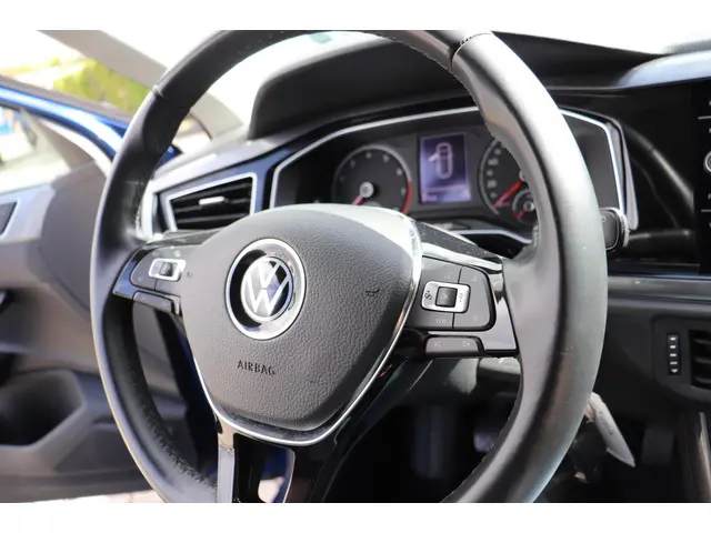 Volkswagen Polo 1.0 TSI Highline 2021 Benzine 8