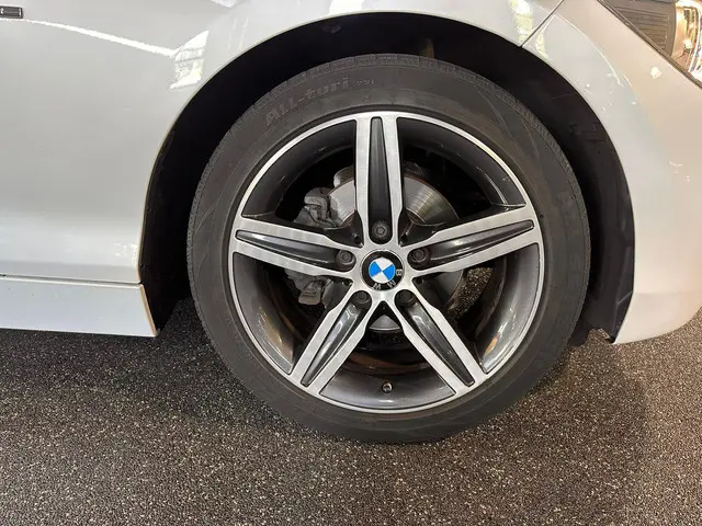 BMW 1 Serie 116i High Executive 2015 Benzine 12
