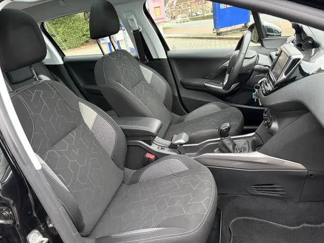 Peugeot 2008 1.2 PureTech Blue Lion 2018 Benzine 18