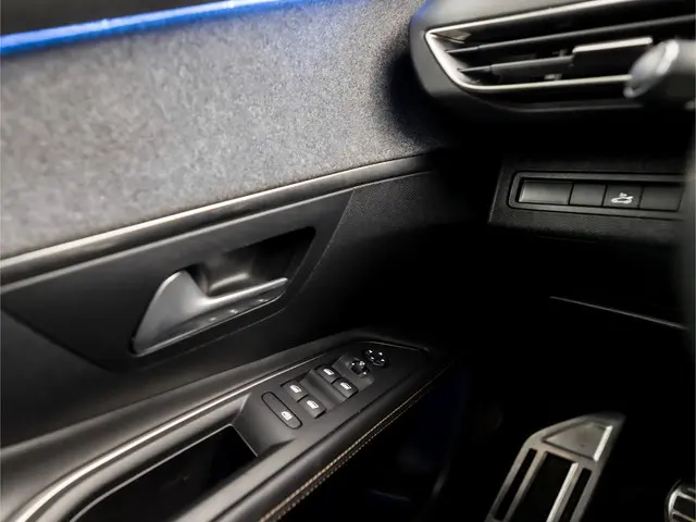 Peugeot 3008 1.2 PureTech GT Line 2018 Benzine 23