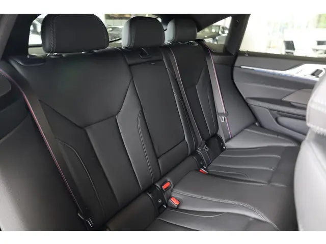 BMW i4 eDrive35 2025 Elektrisch 9