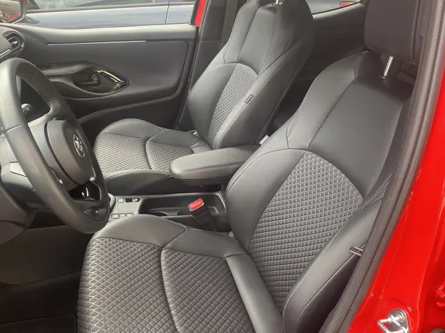 Toyota Yaris 1.5 Hybrid Executive 2023 Hybride Benzine 11