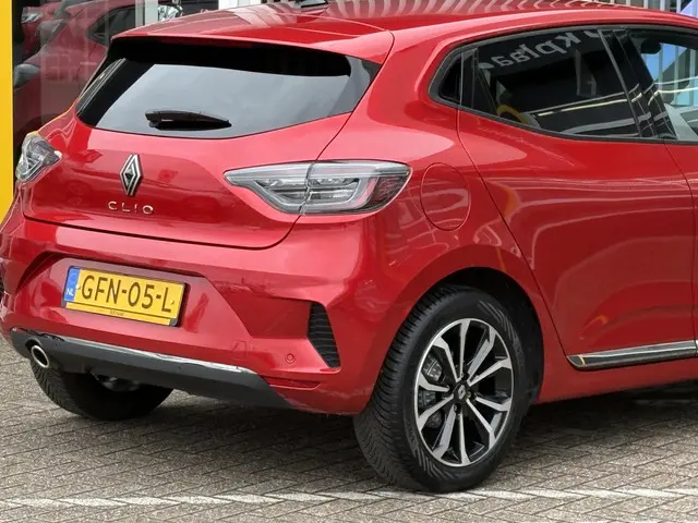 Renault Clio 1.0 TCe 90 GPF techno 2024 Benzine 23