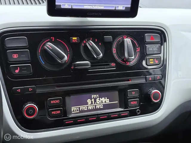 Volkswagen up! 1.0 high up! BlueMotion 2015 Benzine 24