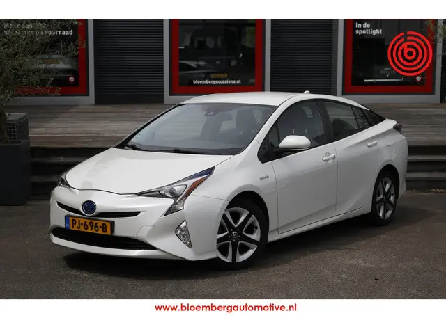 Toyota Prius 1.8 Dynamic 2017 Hybride Benzine