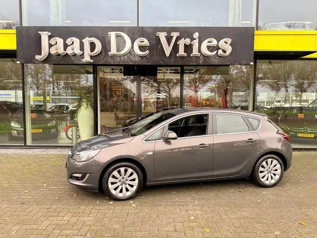 Opel Astra 1.4 Cosmo 2014 Benzine 2