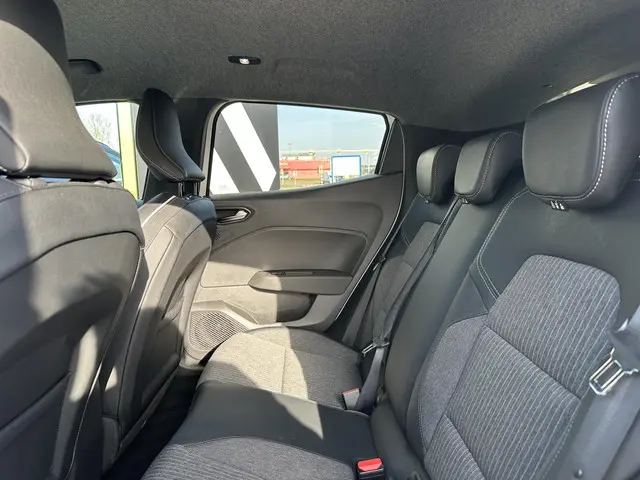 Renault Clio TCe 90 Techno 2023 Benzine 24