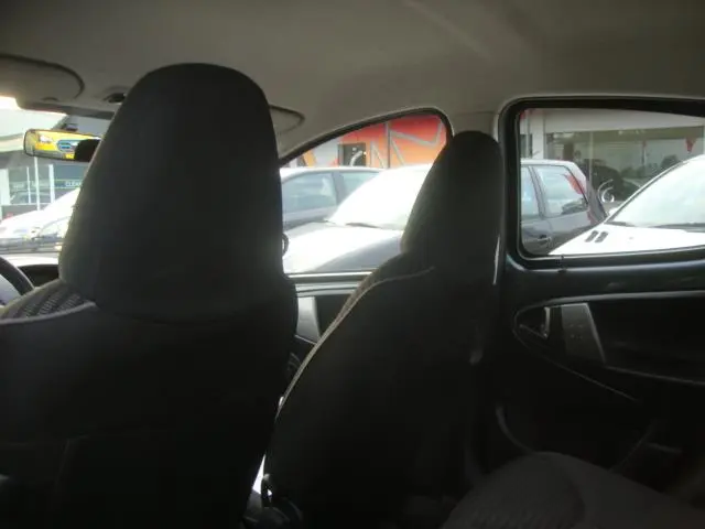 Peugeot 107 1.0 Active ( 2013 + Airco ) 2013 Benzine 17