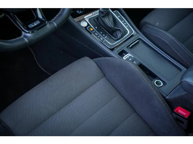 Volkswagen Golf 2.0 TSI 4Motion R 2017 Benzine 26