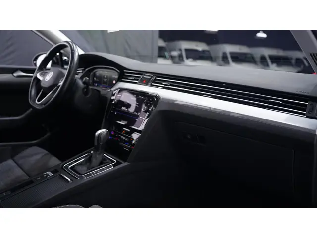 Volkswagen Passat Variant 1.5 TSI Business 2022 Benzine 43
