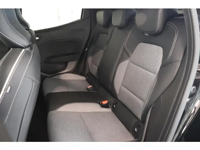 Renault Clio 1.0 TCe 90 GPF techno 2024 Benzine 9