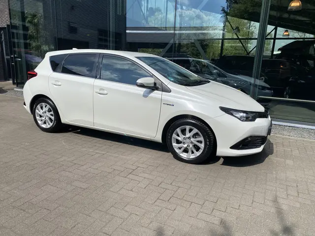 Toyota Auris 1.8 Hybrid Dynamic 2018 Hybride Benzine 4