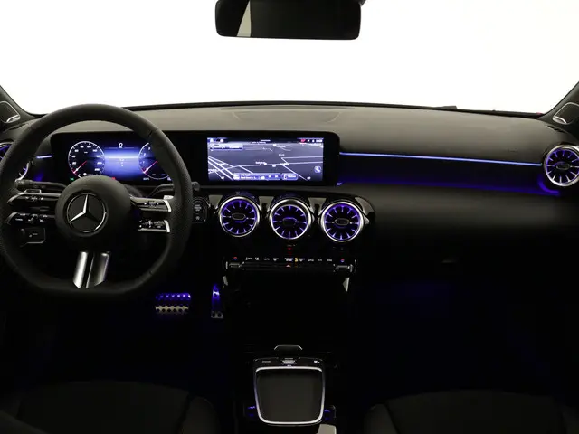Mercedes-Benz A-Klasse 200 AMG Line 2024 Benzine 4