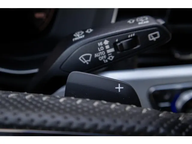 Audi A4 Avant 45 TFSI quattro edition one 2020 Benzine 21