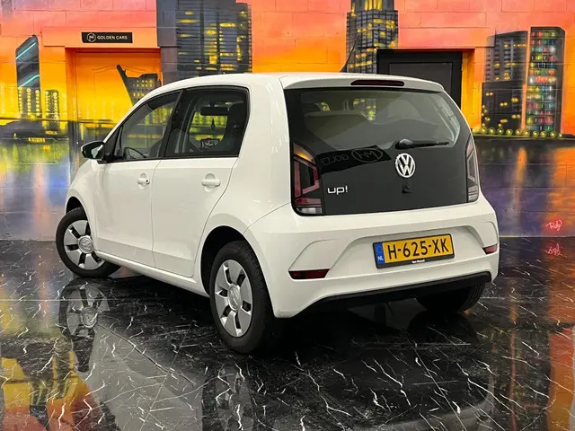 Volkswagen up! 1.0 BMT high up! Semi-Automaat! 2018 Benzine 3