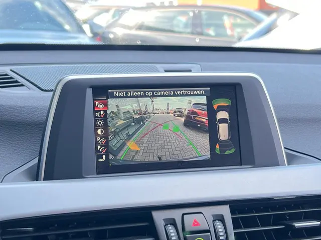 BMW X1 sDrive18i Centennial High Executive 2017 Benzine 7