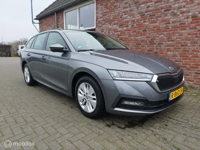 Škoda Octavia Combi 1.0 TSI Business Edition 2022 Benzine 2