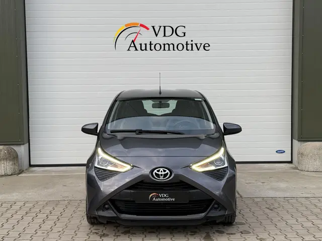 Toyota Aygo 1.0 VVT-i x-play 2022 Benzine 10