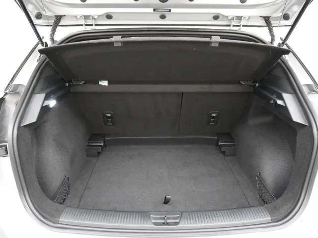 MG MG4 Electric Luxury 64 kWh 2023 Elektrisch 12
