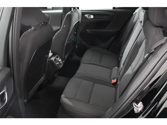 Volvo XC40 1.5 T3 163 pk Automaat Momentum 2021 Benzine 10