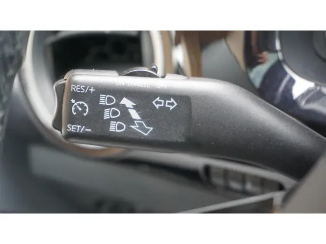 Volkswagen up! 1.0 75pk 5Drs Street Up! 2015 Benzine 21