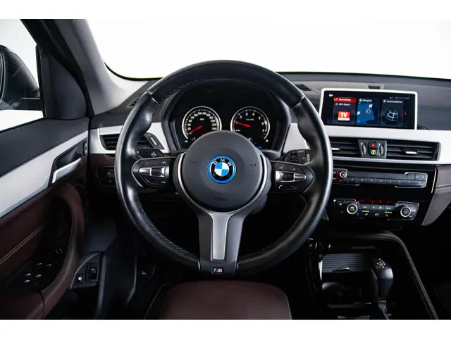 BMW X1 xDrive25e High Executive 2022 Hybride Benzine 29