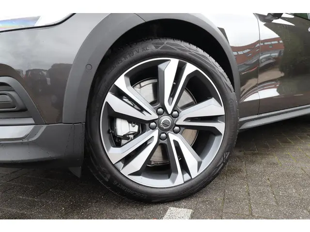Volvo V60 Cross Country 2.0 B5 AWD Plus 2023 Benzine 3
