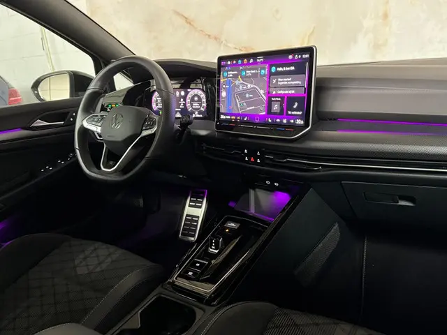 Volkswagen Golf 1.5 eTSI R line 2024 Benzine 18