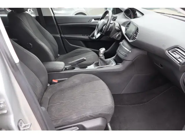 Peugeot 308 1.6 BlueHDi Allure 2016 Diesel 12