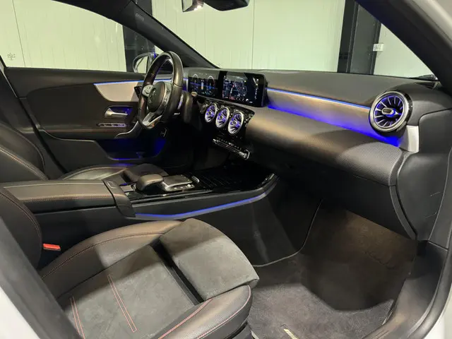 Mercedes-Benz A-Klasse 250 e AMG 2020 Hybride Benzine 8