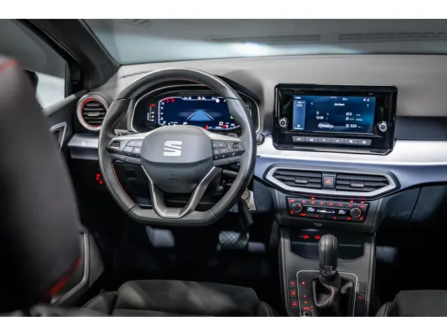 SEAT Ibiza Hatchback FR 1.5 Zwart Pano 2025 Benzine 19