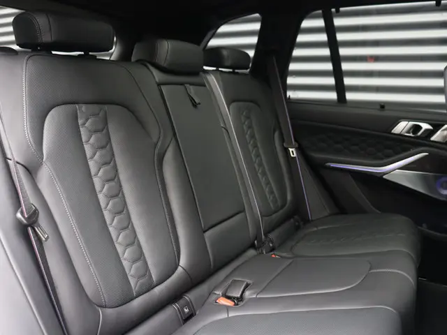 BMW X5 M Competition 2025 Benzine 11