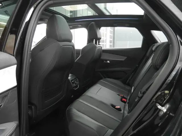 Peugeot 3008 1.6 HYbrid4 300 GT 2023 Hybride Benzine 9