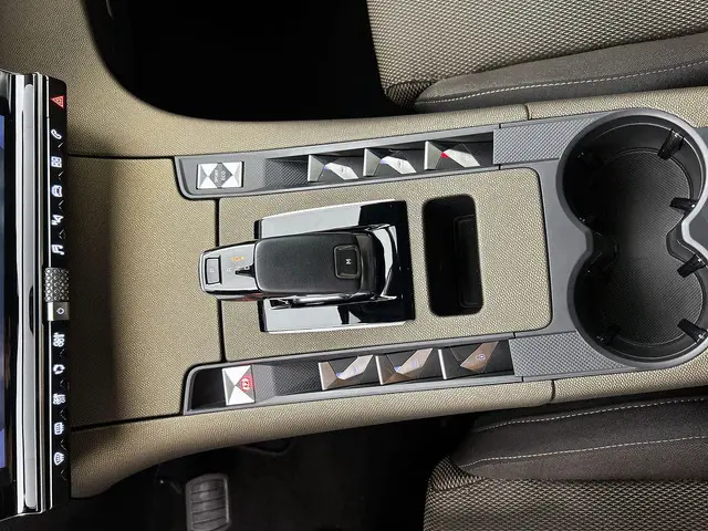 DS DS 7 1.6 So Chic 2023 Benzine 19