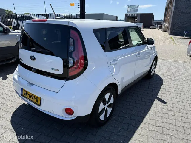 Kia e-Soul EV ExecutiveLine 27 kWh 2015 Elektrisch 6